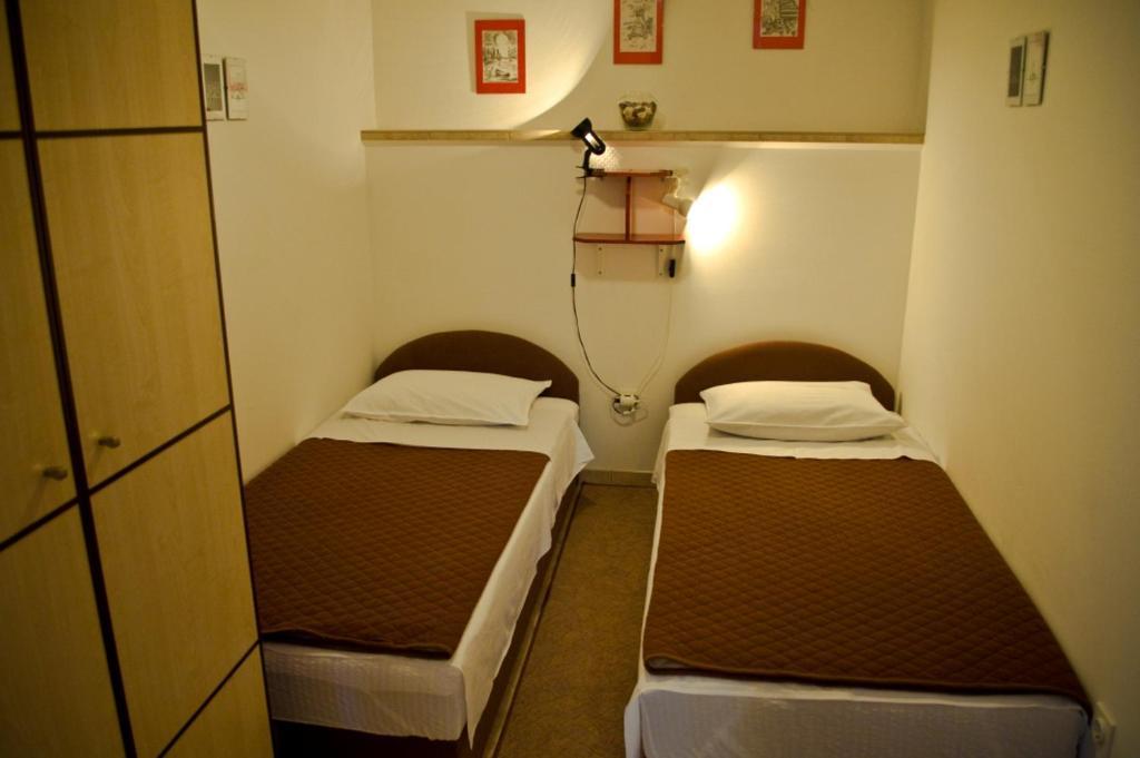 Guest House Kuzmanic Hvar Island Δωμάτιο φωτογραφία